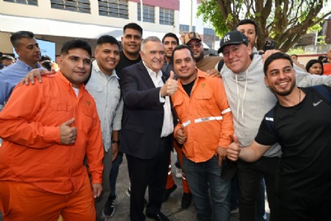 En un acto célebre, el gobernador honra a los trabajadores viales de la provincia por el Día del Camino