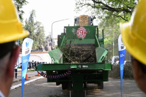 Presentaron nuevos camiones y trituradora en la Capital