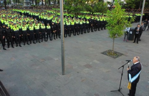 El gobernador Jaldo tomó juramento a 937 nuevos policías transitorios