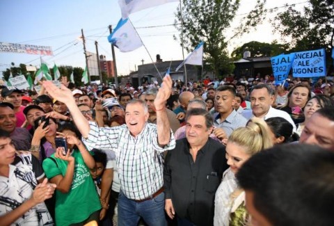 El gobernador Jaldo inauguró obras de pavimento articulado en Lules