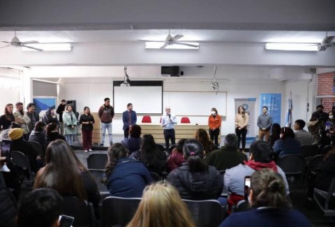 Juan Pablo Lichtmajer: "Por cada adulto que retoma la escuela hay un niño que no la deja"