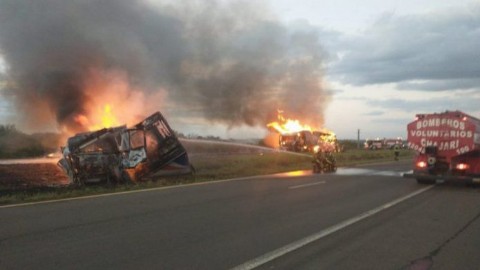 Este jueves se incendiaron dos camiones en la Autovía 14 luego de un siniestro