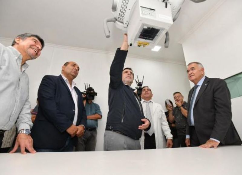 Jaldo entregó equipamiento para la sala de rayos "X" del hospital de Trancas