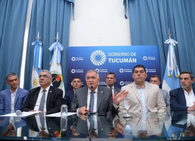 Jaldo confirmó la compra de 100 colectivos 0 kilómetro para líneas metropolitanas y del interior