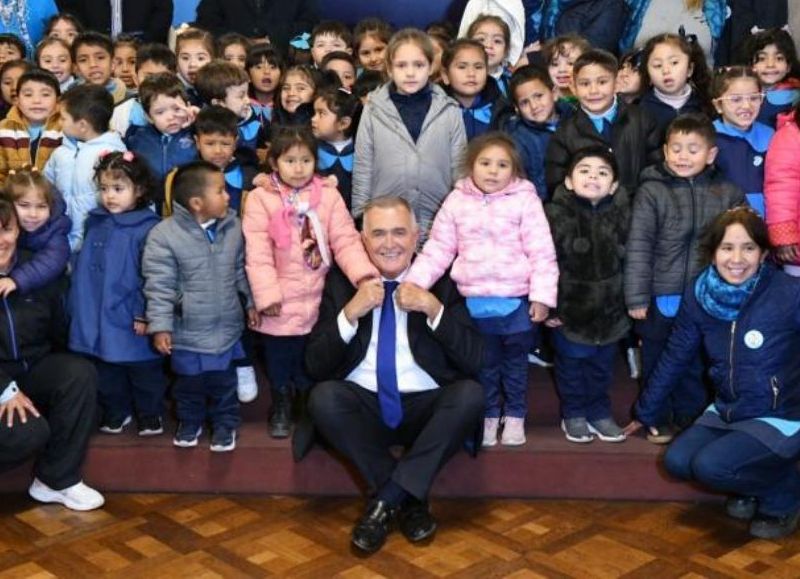 El gobernador recibió a estudiantes de la Escuela 8 Bartolomé Mitre de Trancas
