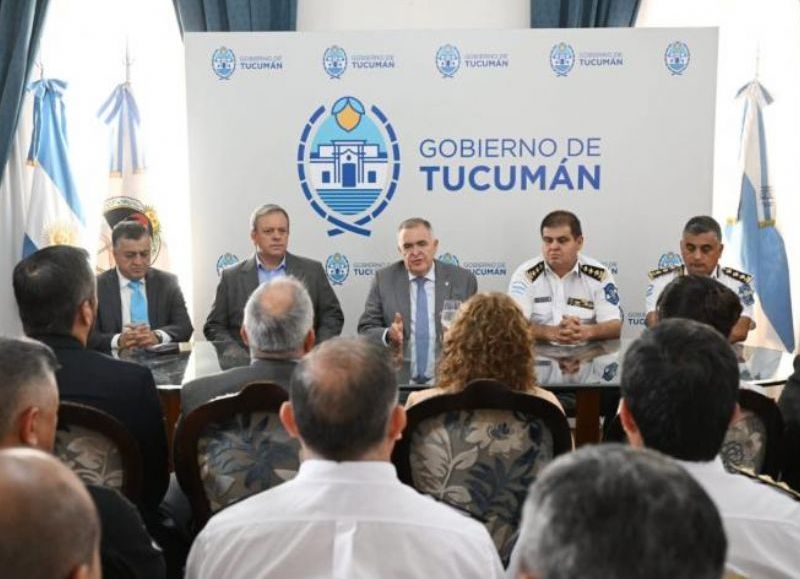 Jaldo se reunió con la Plana Mayor de la Policía para evaluar el trabajo de la fuerza de seguridad