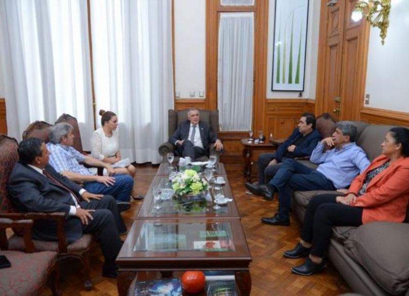 Jaldo y diputados analizaron los desafíos de la Ley Ómnibus en Tucumán