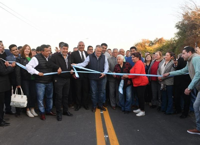 Jaldo inauguró seis kilómetros de pavimentación, una obra que beneficiará a vecinos de la zona