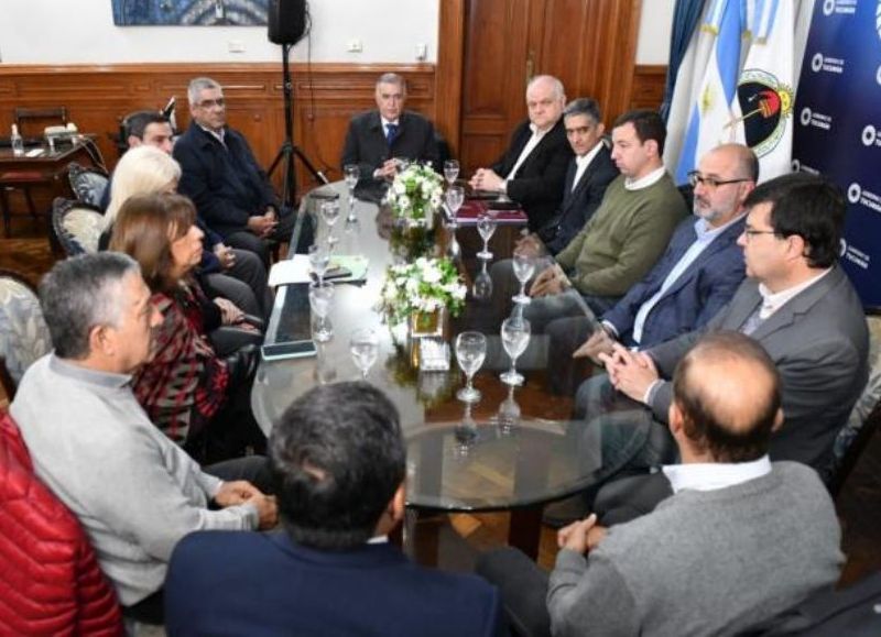 El gobernador Jaldo se reunió con su Gabinete de ministros