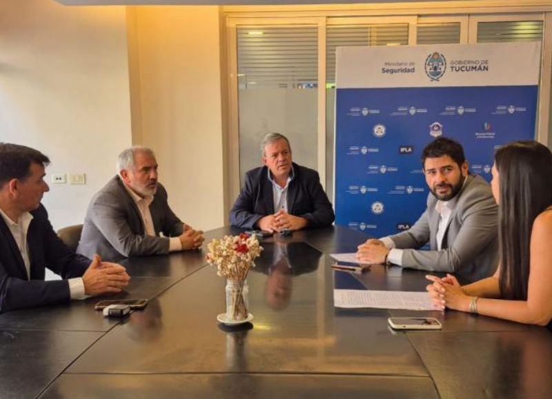 Se firmaron nuevos convenios que beneficiarán al personal policial, penitenciario y del Ministerio de Seguridad